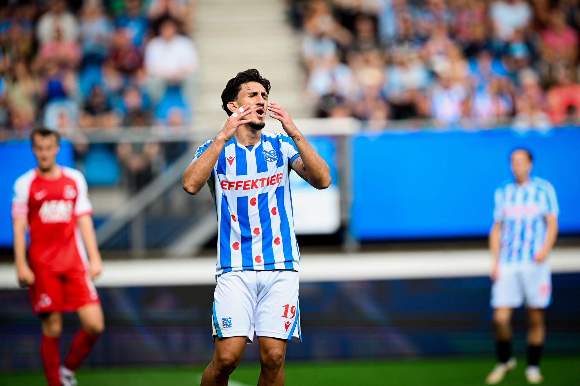 sc Heerenveen staat voor bij rust, maar verliest toch van AZ: 2-3