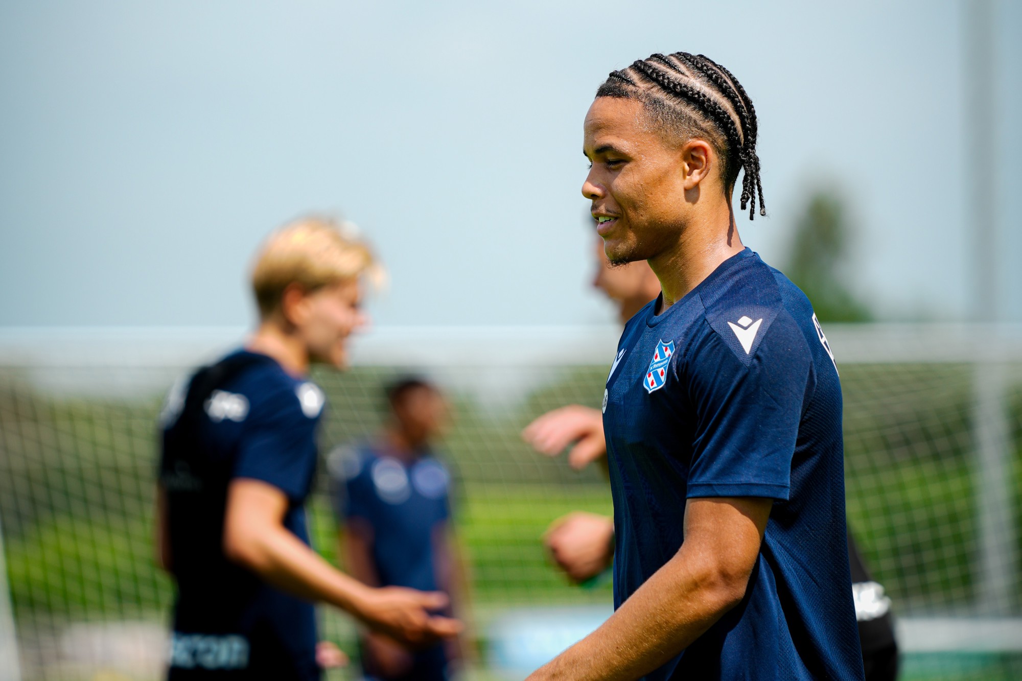 Courtens en Veldman beginnen blij aan eerste training: ''Ik heb nu een plek in de kleedkamer van het