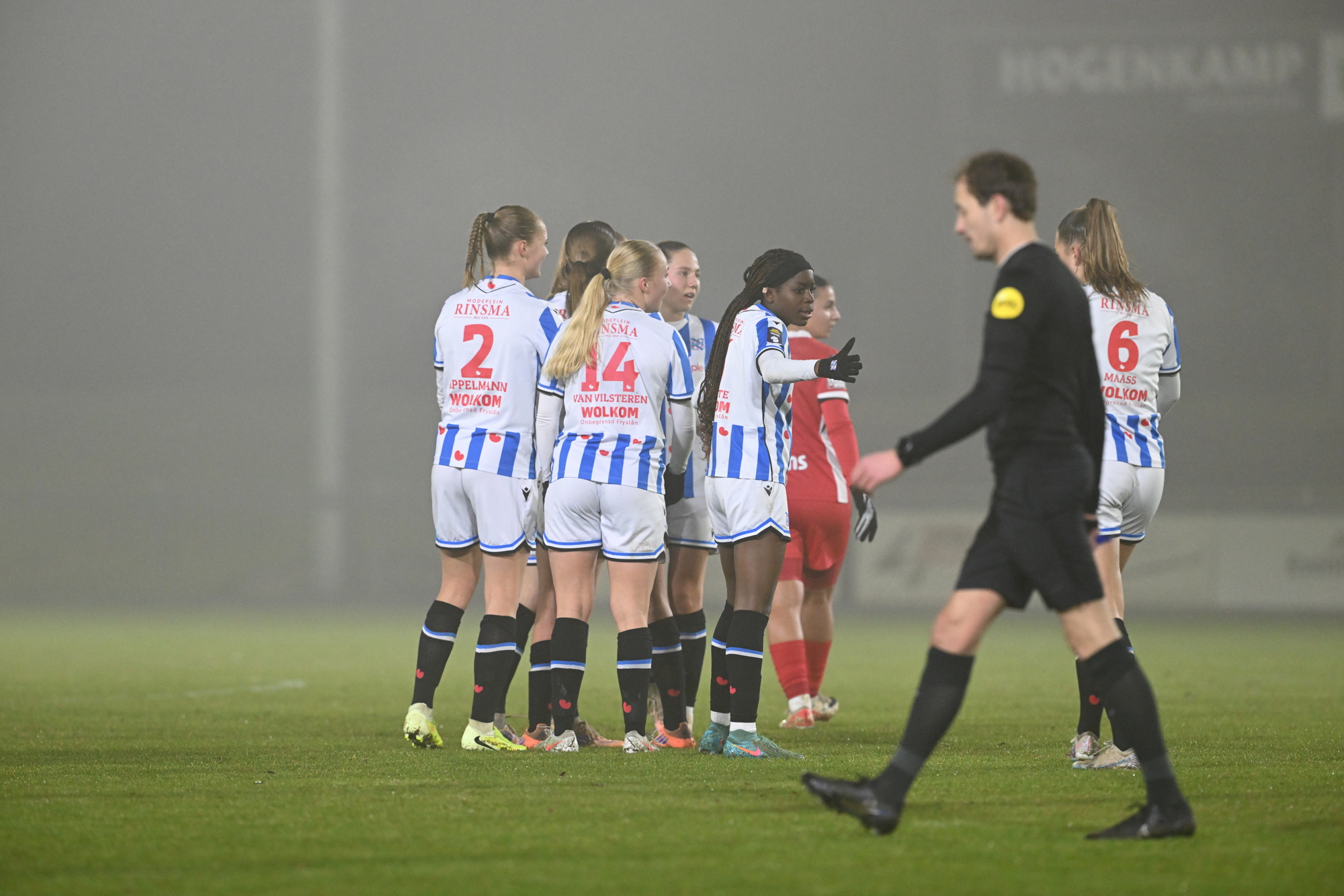 sc Heerenveen Vrouwen wint spektakelstuk van AZ door drie doelpunten
