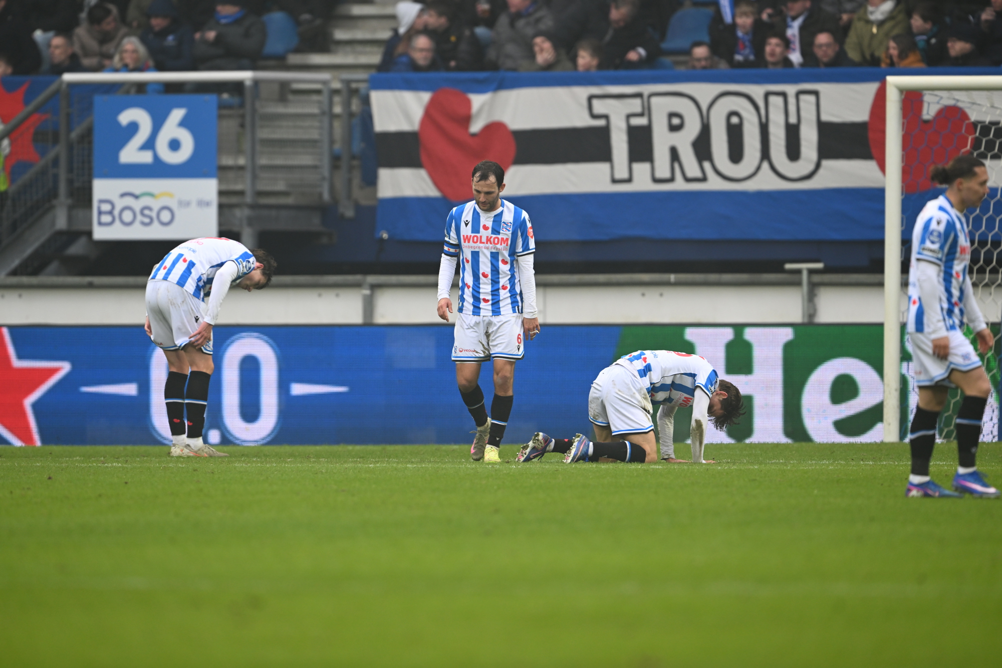 Veldman en Van Overeem balen na 'slordige' nederlaag: ''Deze tik moeten we incasseren''