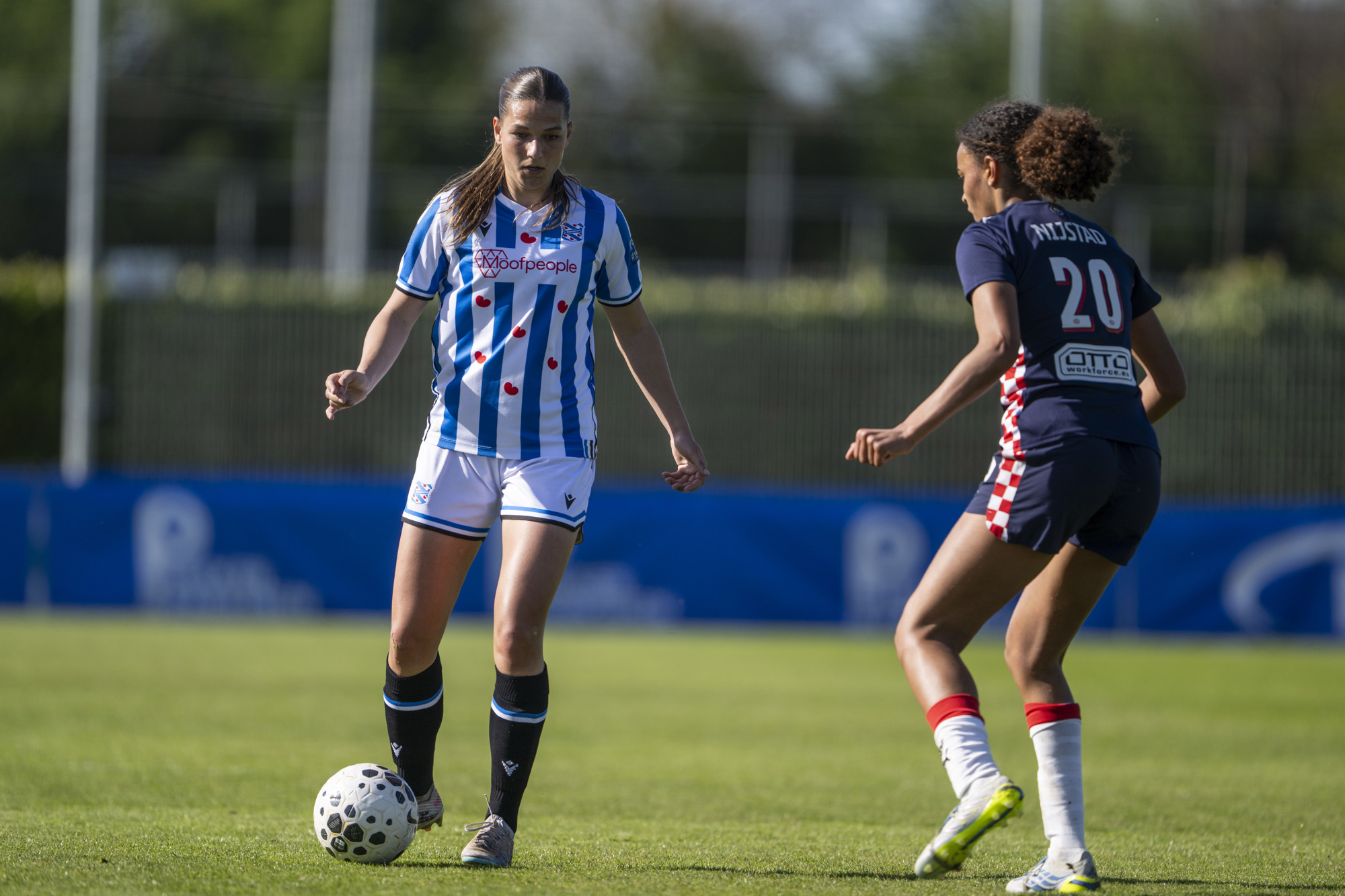 sc Heerenveen Vrouwen maakt het koploper PSV knap lastig, maar verliest wel