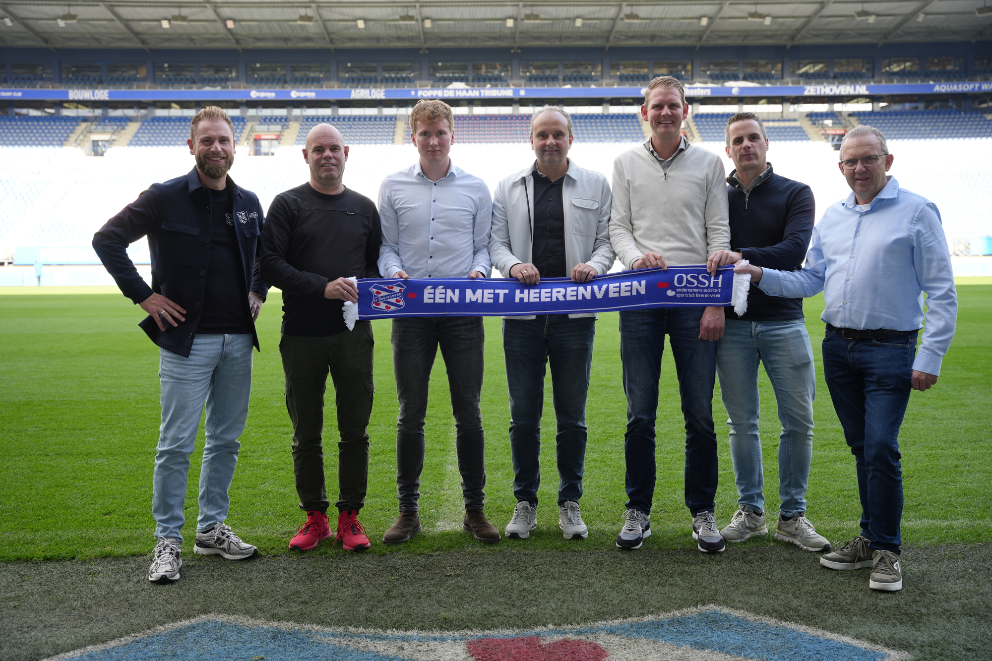 Veertien PLUS-supermarkten sluiten zich aan bij sc Heerenveen: ''We zoeken lokaal de verbinding''