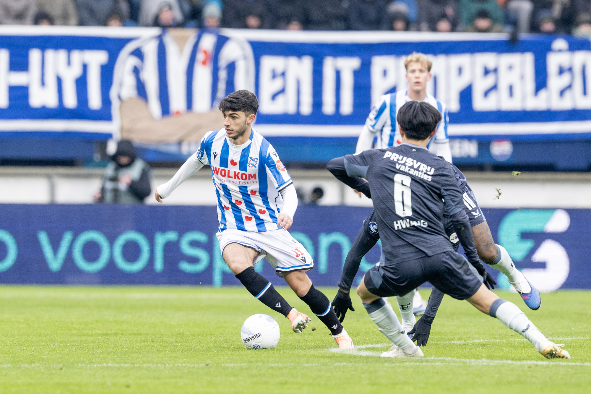 Luca Oyen blikt vooruit op duel met PSV, waar zijn vader één jaar speelde: ''Ik ben heel tevreden ov