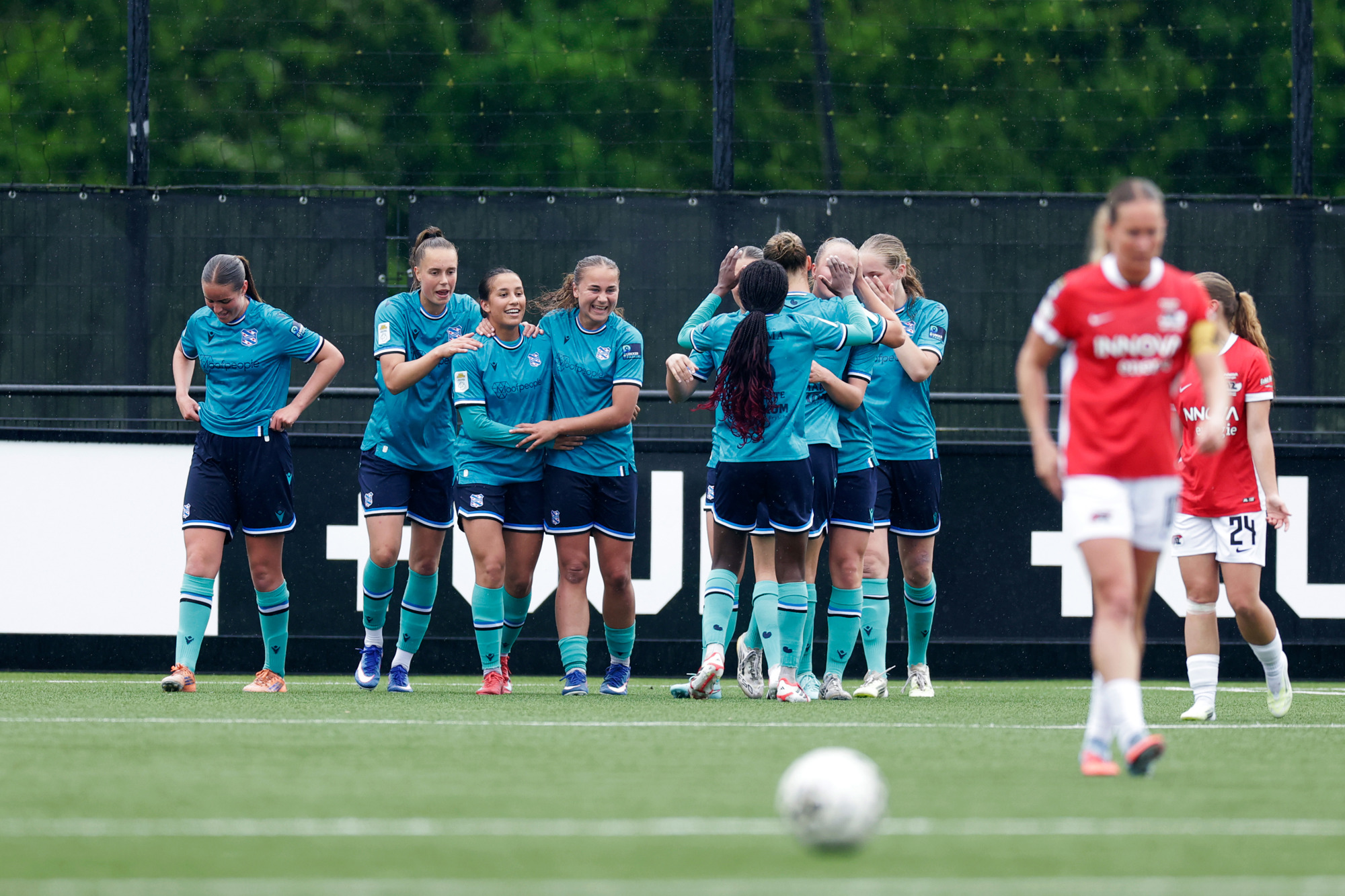 sc Heerenveen Vrouwen haalt met vijf doelpunten uit tegen AZ