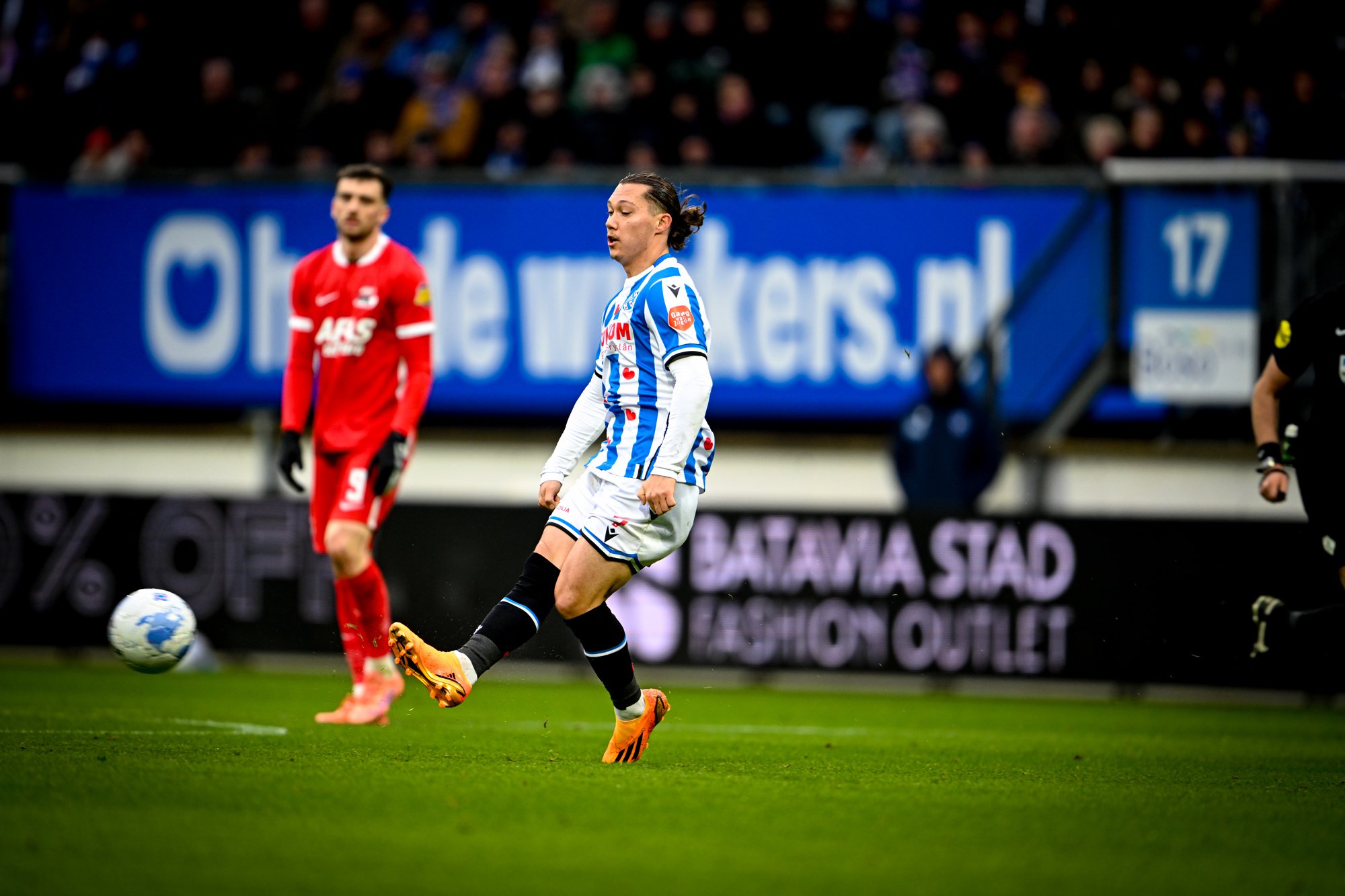 Uitblinkende Maxence Rivera geniet tijdens zege op AZ: 