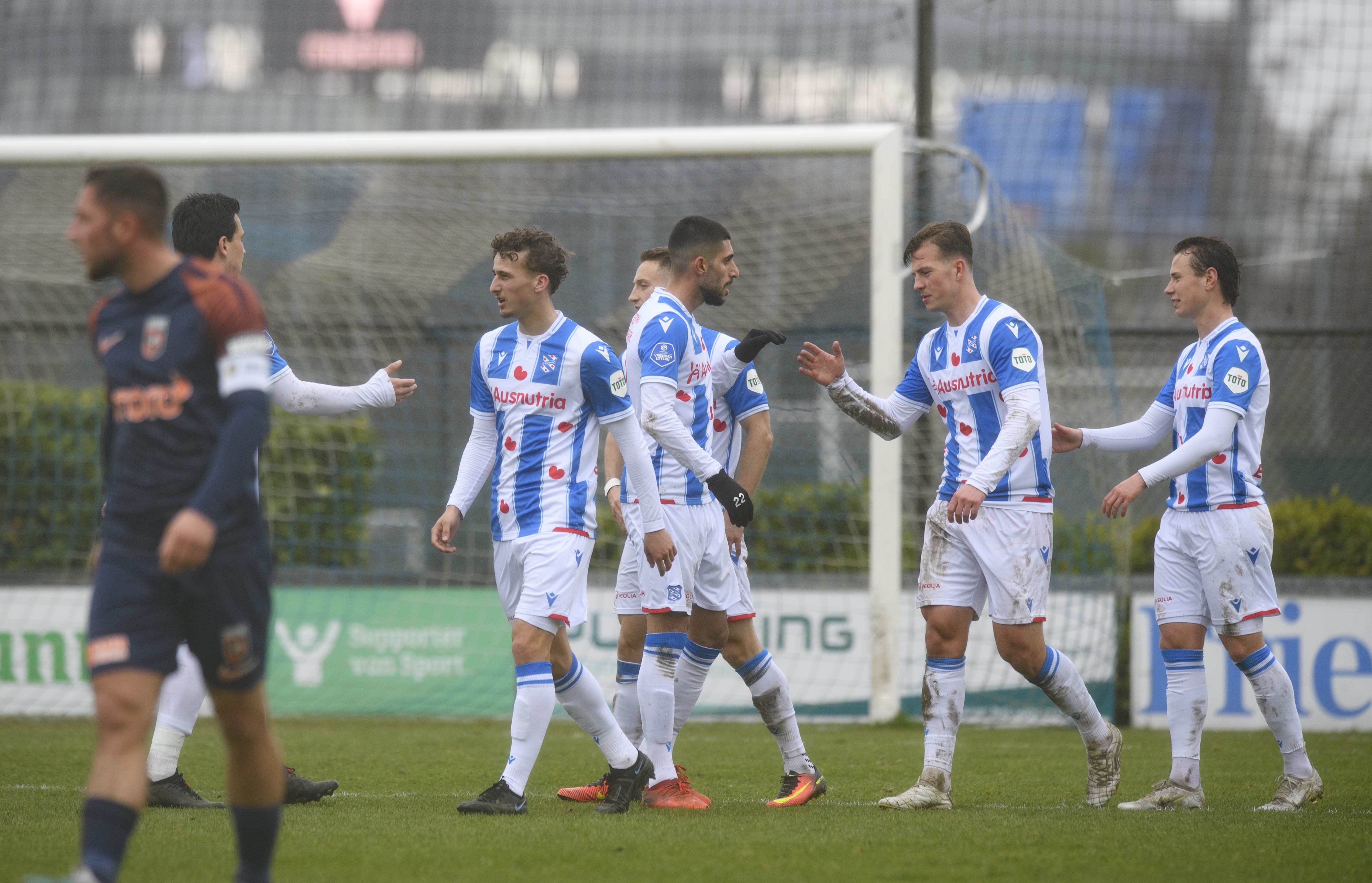 sc Heerenveen speelt oefenwedstrijd tegen Vitesse gelijk