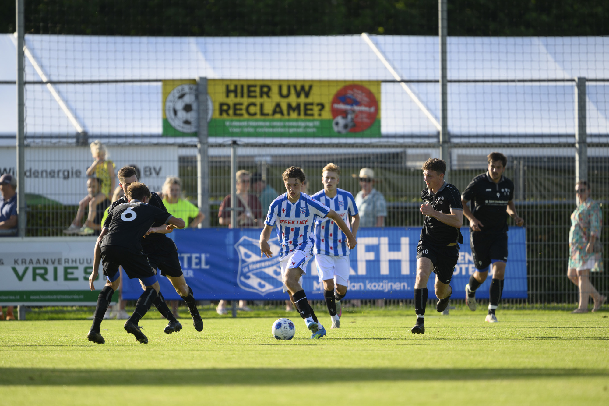 El Kachati en Veltman laten zich zien tijdens monsterzege: ''Mooi dat ik hier sta''